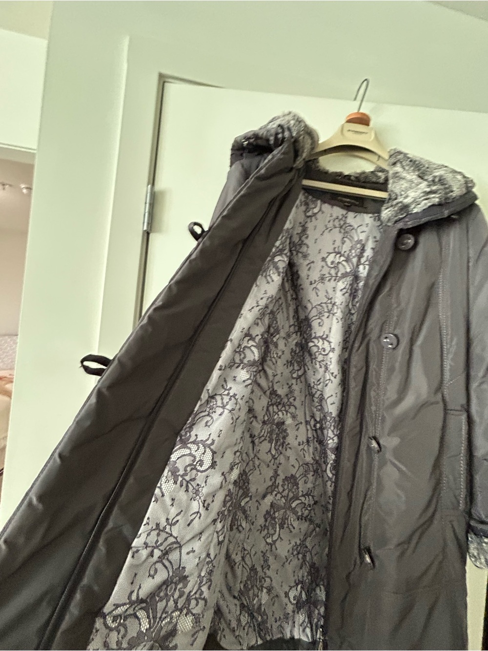 Women’s Gray Hooded Puffer Coat with Decorative Lining